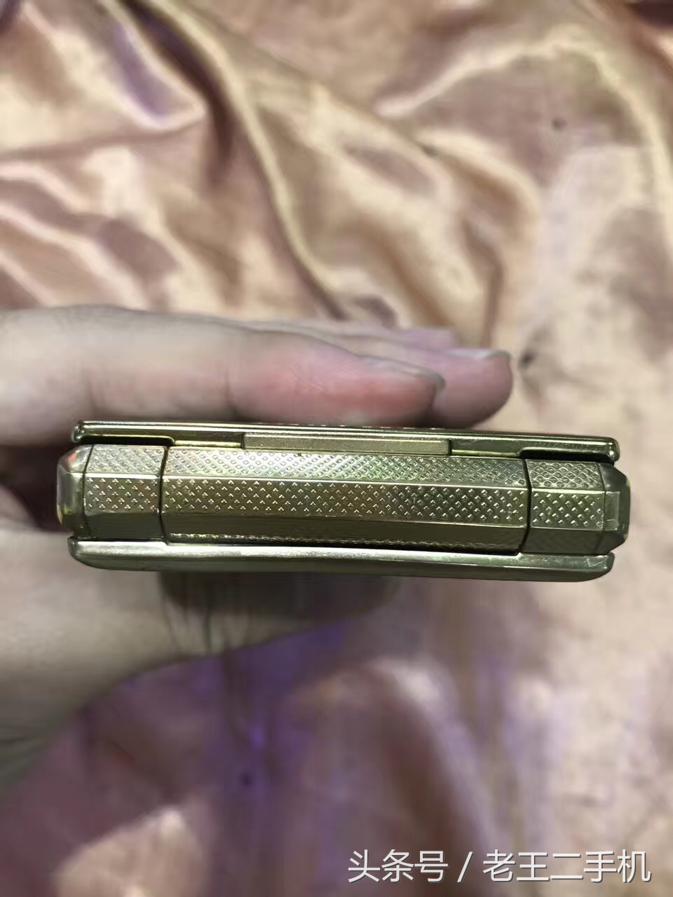 三星翻盖二手手机清仓处理便宜,二手三星手机值得入手吗