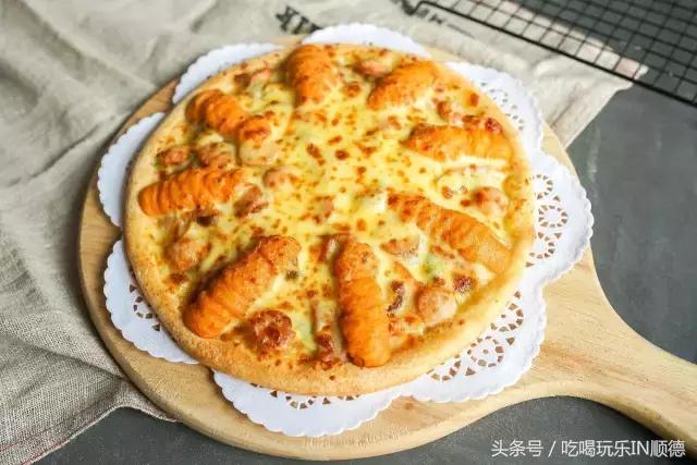 汪涵吴秀波关之琳宋茜刷爆票圈时，这个镶金边的pizza却火了