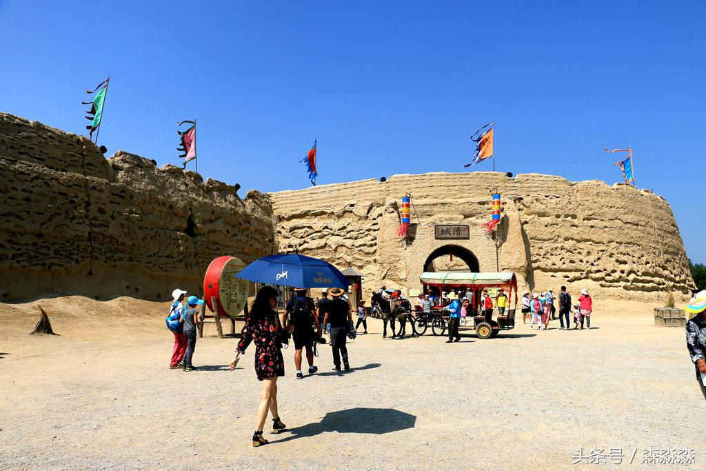 西部影视城荒凉,西部影视城漫天黄沙