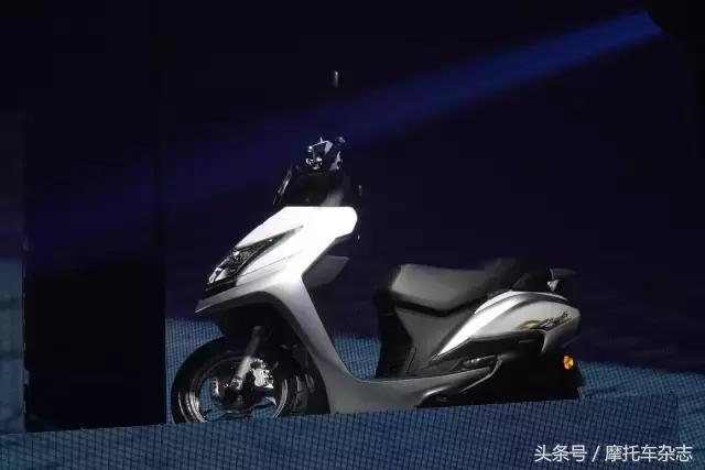 老款五羊本田125摩托车新车视频,2022年五羊本田佳御新车发布