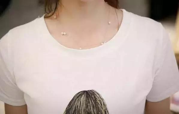 衣服上身太露领口太大怎么办,衣服太露用什么遮挡肩膀