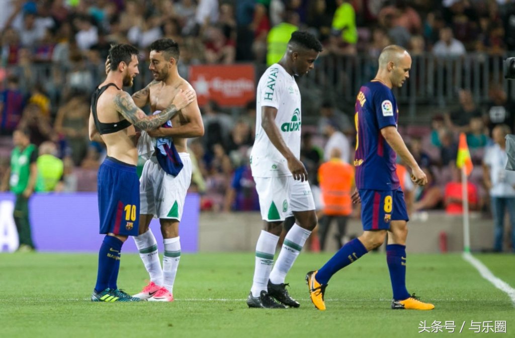 造3球!空难幸存球员痛哭梅西送拥抱,巴萨5-0沙佩科捧杯