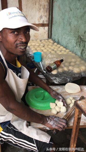 非洲穷，小黑肤色黑，看看龙哥的回答