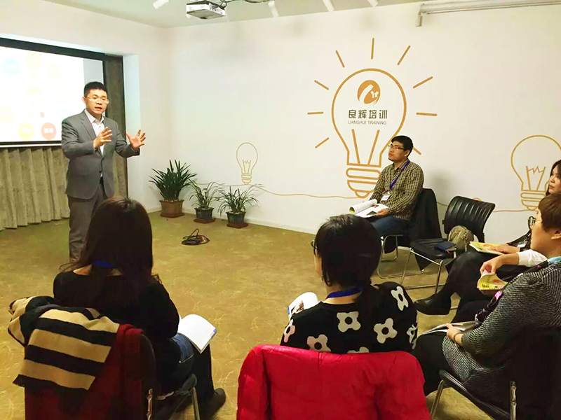 演讲开场白如何1分钟自我介绍,演讲吸引人的三分钟自我介绍