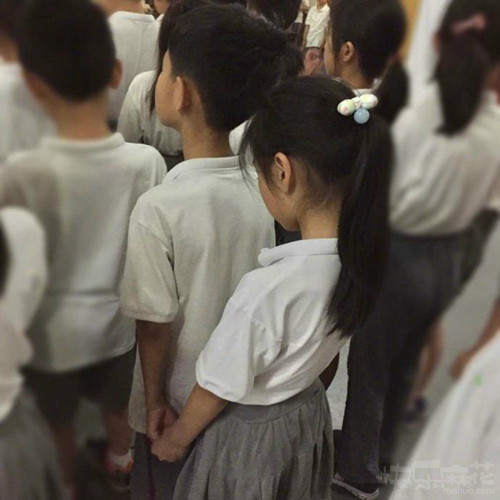 夫妻俩离婚争孩子,夫妻两没结婚证离婚争孩子