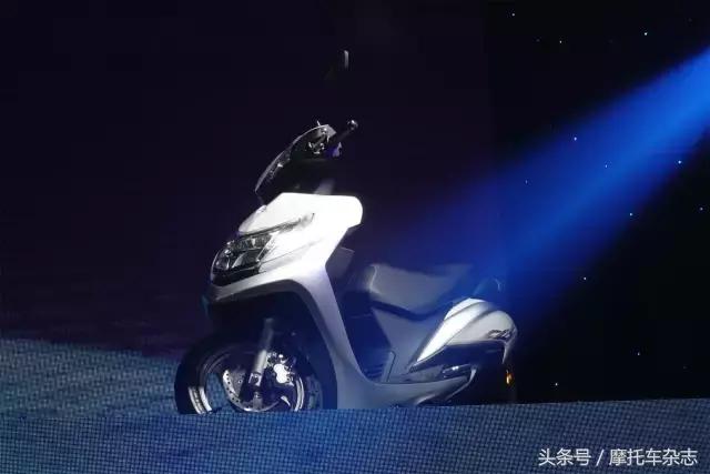 老款五羊本田125摩托车新车视频,2022年五羊本田佳御新车发布