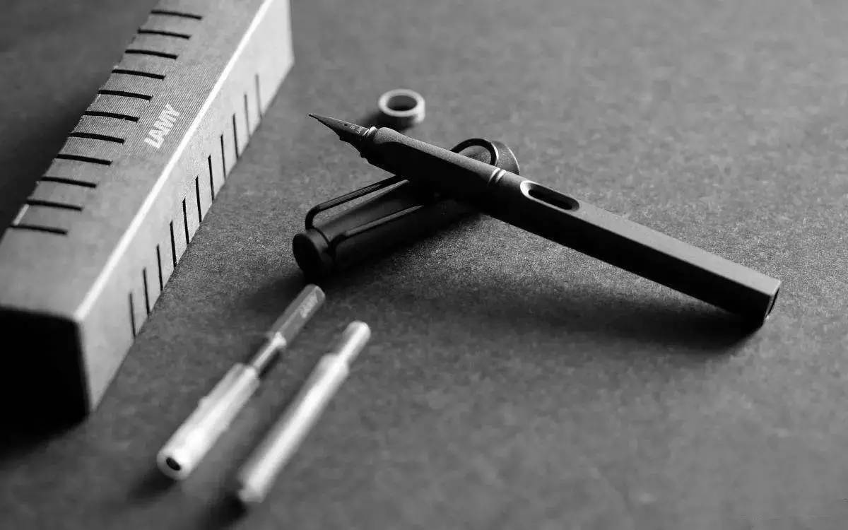 雀巢广告韩寒的钢笔,韩寒雀巢广告lamy