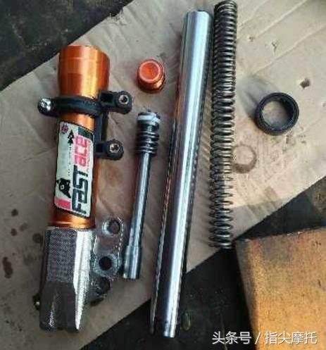 减震器漏油换新油和油封几天好了,摩托前减震器漏油
