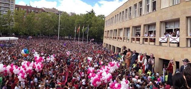 国外葡萄酒是用脚踩的吗,脚踩出来的葡萄酒好喝吗