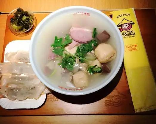 吴京鸭血粉丝汤,吴京南京吃的鸭血粉丝