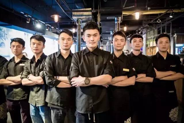 这家店开在体育西最“尴尬”的位置，仅用一年就风靡全广！