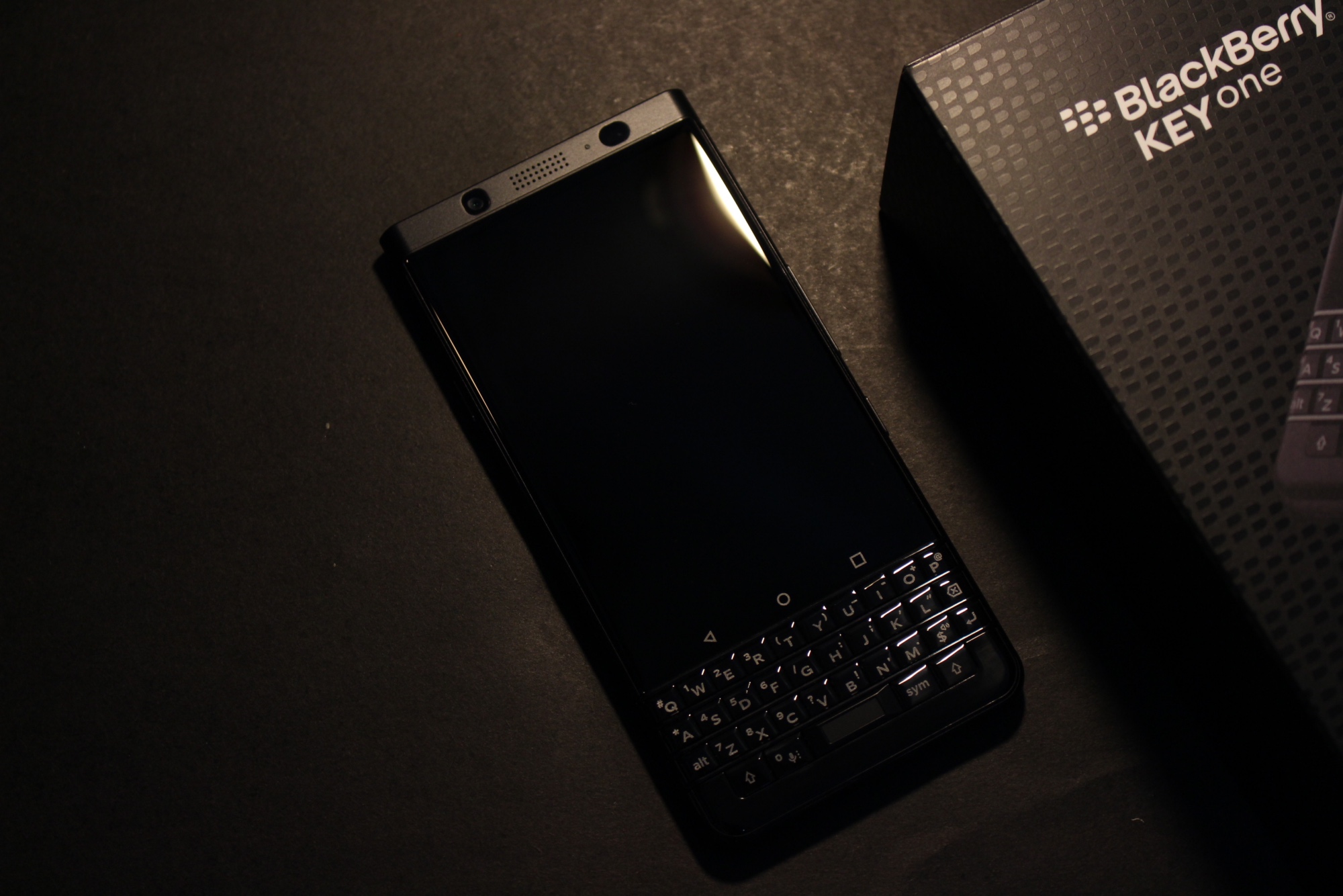 黑莓KeyOne国行上手评测：全键盘情怀的又一次升华