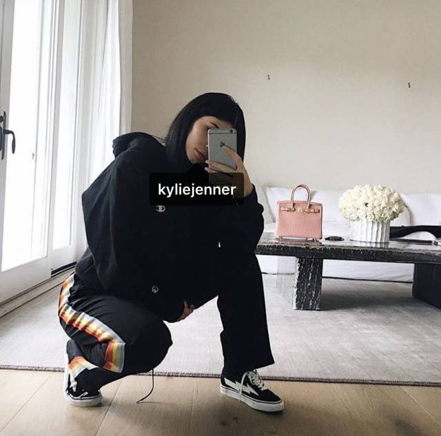 杨幂，金小妹都爱的“假VANS”，为何却有八倍价钱差距？