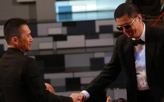 娱乐圈几个戴墨镜的,娱乐圈最喜欢戴墨镜的女明星