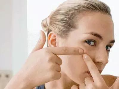 如何不挤就可以去黑头,黑头别再用手挤三个去黑头小妙招