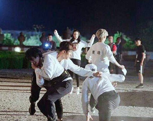 鹿晗自曝和热巴相处细节,鹿晗跟热巴说真心话