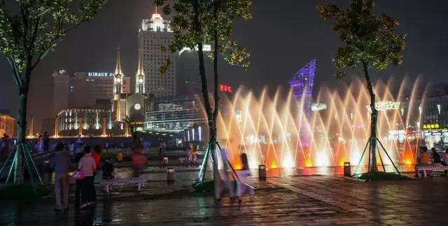 宁波中心地标天一广场15岁啦,哪张照片勾起你的回忆?