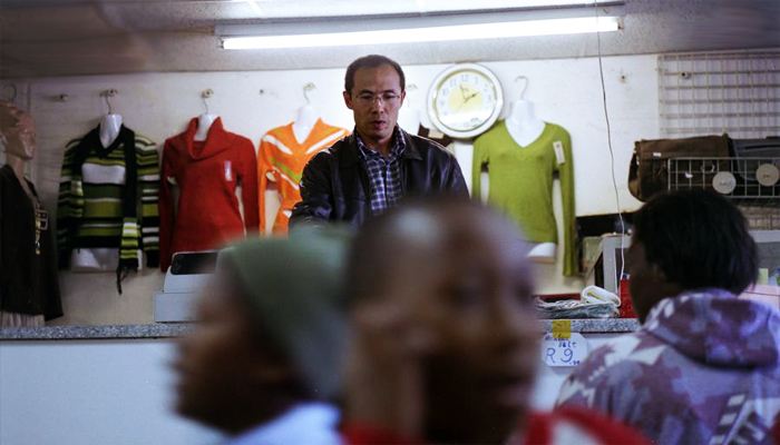 《战狼2》于谦精彩演绎非洲奸商,瞅瞅华人在非洲到底有多挣钱?