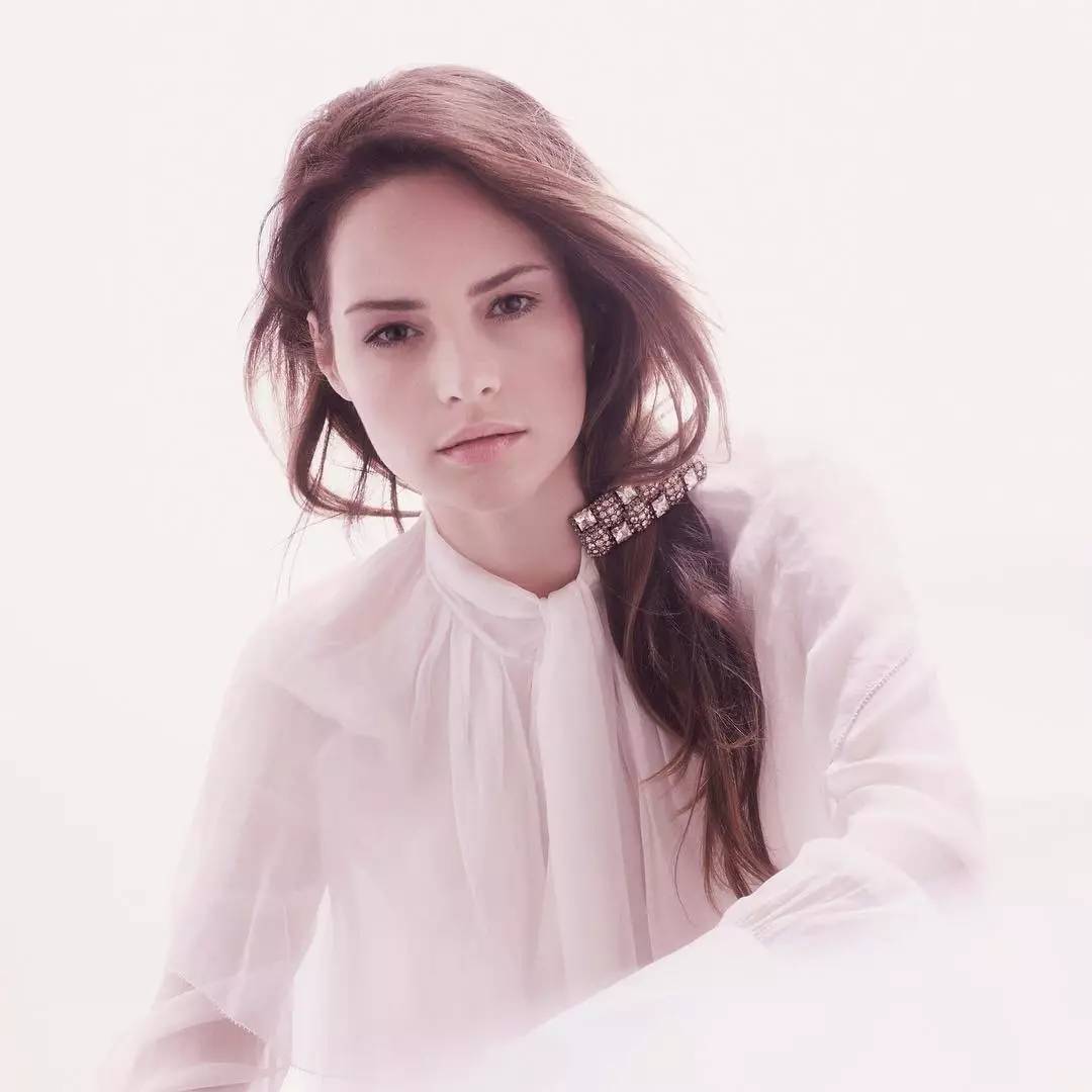 赵丽颖和杨幂白西装,别人家的男友