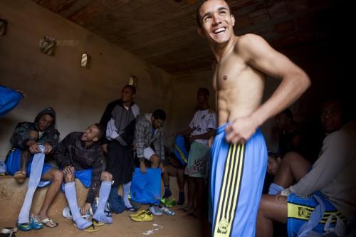 从巴西贫民窟走出来的足球巨星们,巴西贫民窟出来的足球巨星都有谁