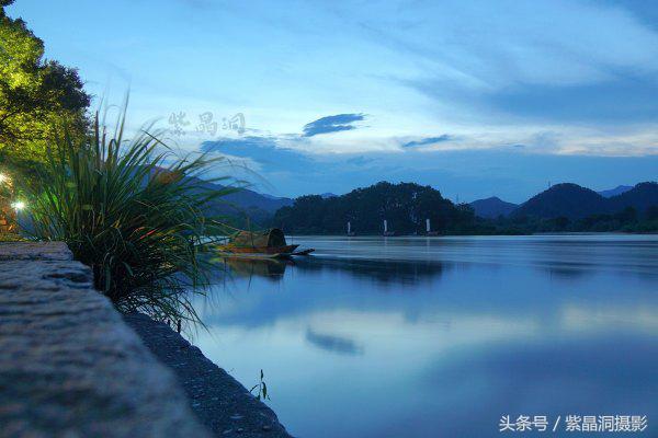 我们是谁？游客！我们做啥？木工！怎么做？打酱油！