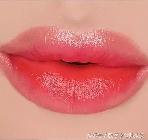 短头发怎么扎热巴同款蝴蝶结发型,怎样扎迪丽热巴的发型丸子头