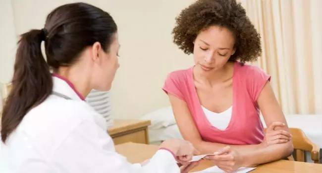 生完小孩一年打个喷嚏就漏尿,打个喷嚏漏尿需要做盆底肌修复吗