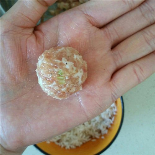 家常蒸糯米丸子的4种做法,咬一口糯米丸子