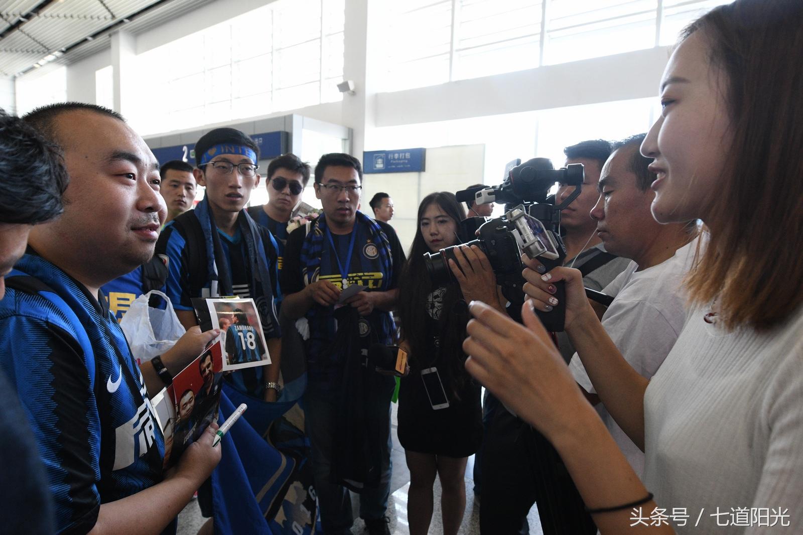 世界足球先生菲戈参加跑男,世界足球先生菲戈接受新华社采访