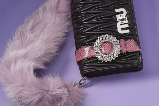 prada春夏信封包,prada三合一包包七夕