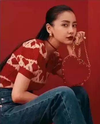 prada春夏信封包,prada三合一包包七夕