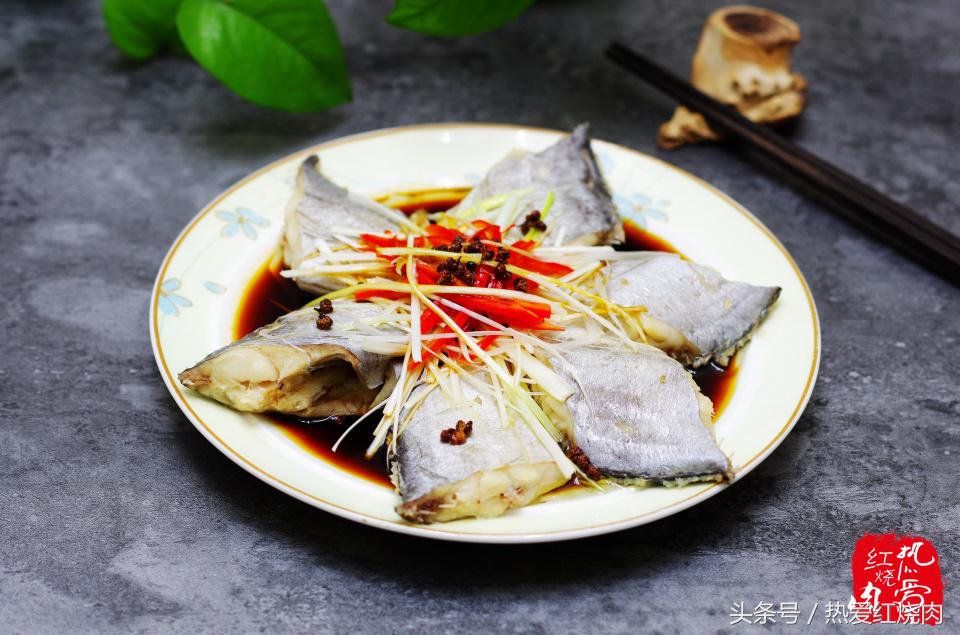 带鱼怎么做才金黄酥脆特别好吃呢,带鱼最简单做法不炖不炸入味好吃