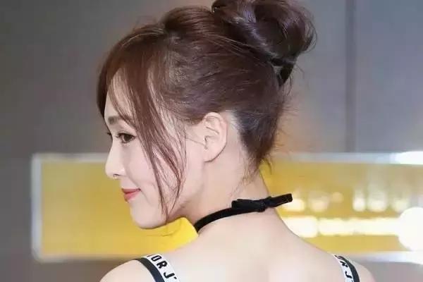 这样的丸子头绝对让你独一无二,从来不知道丸子头都可以这么好看