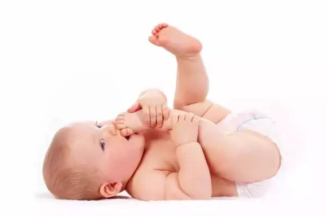 宝宝腿纹不对称是拍ct还是彩超,腿纹不对称但是双腿蹬起来很有力