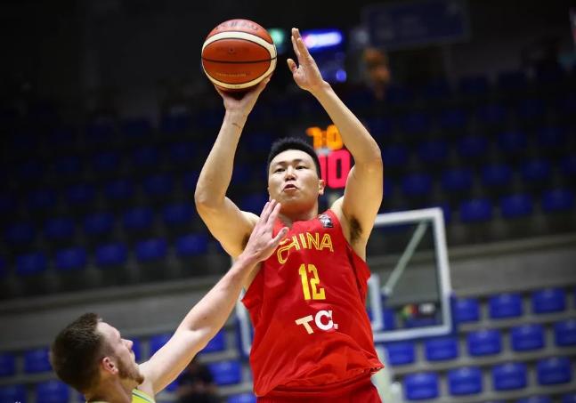 李根绝杀青岛,李根三分绝杀集锦