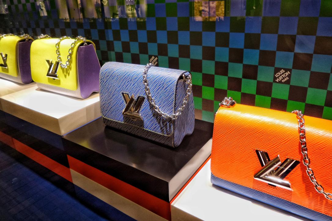 一眼看大牌包包的真假,可以到专柜看包包真假吗