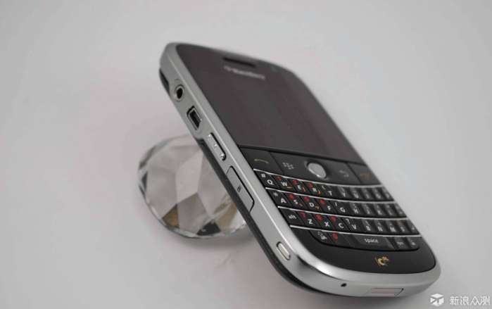 苹果手机和黑莓keyone哪个好,触屏全键盘