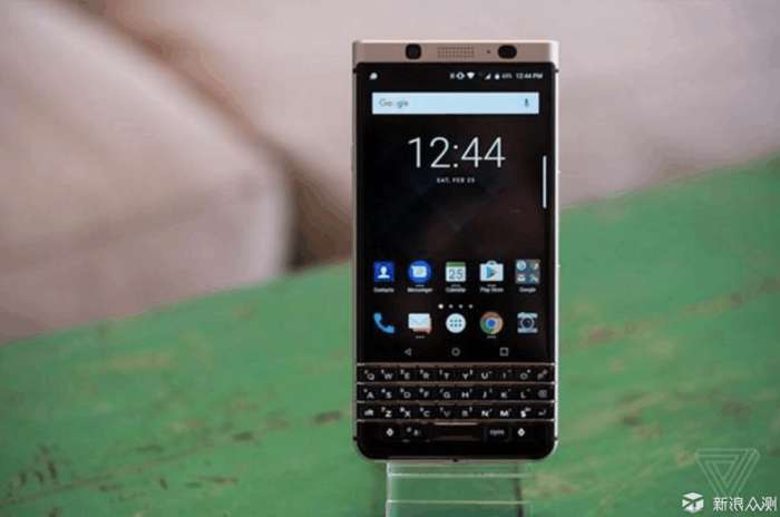 苹果手机和黑莓keyone哪个好,触屏全键盘