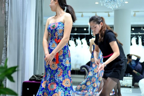 布料市场批发高档服装面料直播,服装布料批发市场一手货源