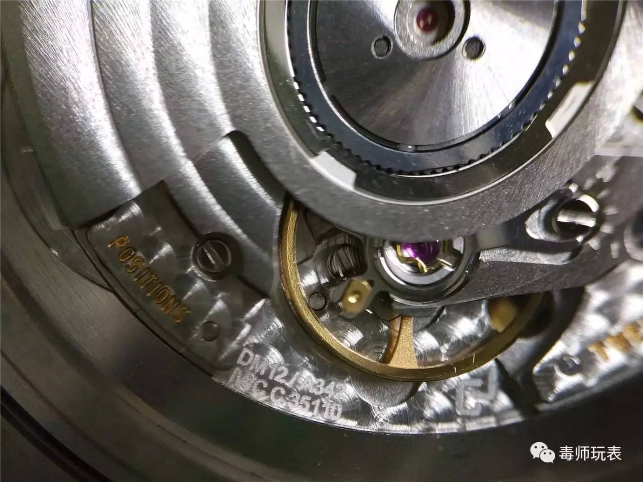 万国柏涛菲诺的秒针是弯的吗,iwc万国柏涛菲诺系列男士腕表