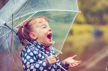 为何小孩爱踩水,小孩为什么爱踩水