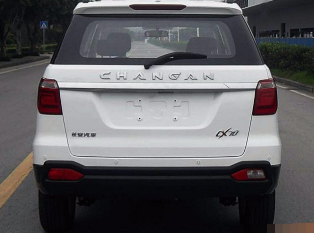 又一个面包换壳的SUV，长安的恶趣味或许连乡下人都看不上了