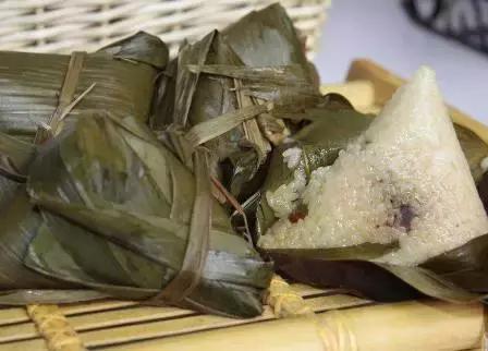 男朋友是内蒙古人,第一次送的礼物是一只羊网友笑喷:成都人只能送火锅底料了!