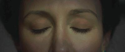 图解电影《招魂2》｜恶鬼折磨萝莉的一百种方法，被吓到漏尿