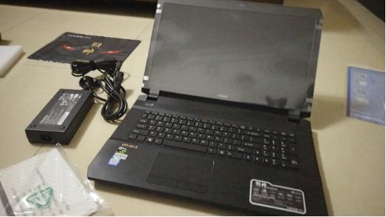 室友1200块钱买个电脑,室友花8000买笔记本只玩4399