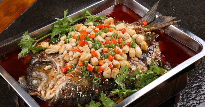 火爆排队的烤鱼,火爆排队的烤鱼小店