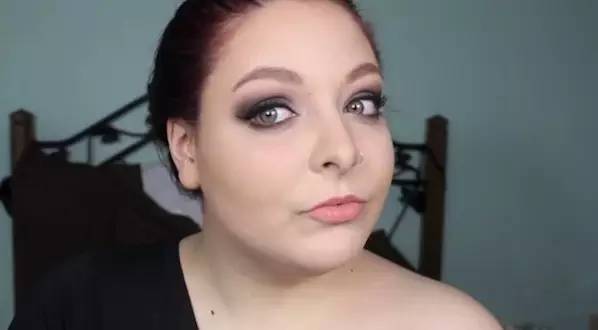 中国网红富得流油，为何美国网红却食不果腹？