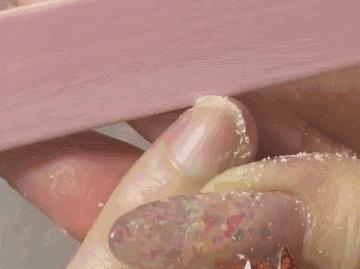 剪指甲的时候为什么会飞出去,为什么剪指甲指甲会乱飞