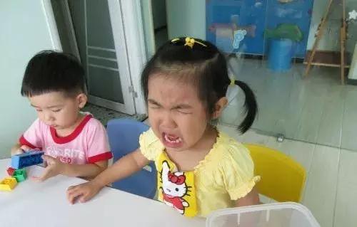 幼儿园开学孩子哭闹的解决方法,幼儿园孩子上学哭闹不适应怎么办