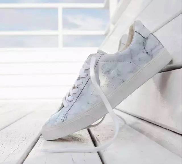 现在有什么夏天穿的好看的小白鞋 (有什么好看的百搭小白鞋)